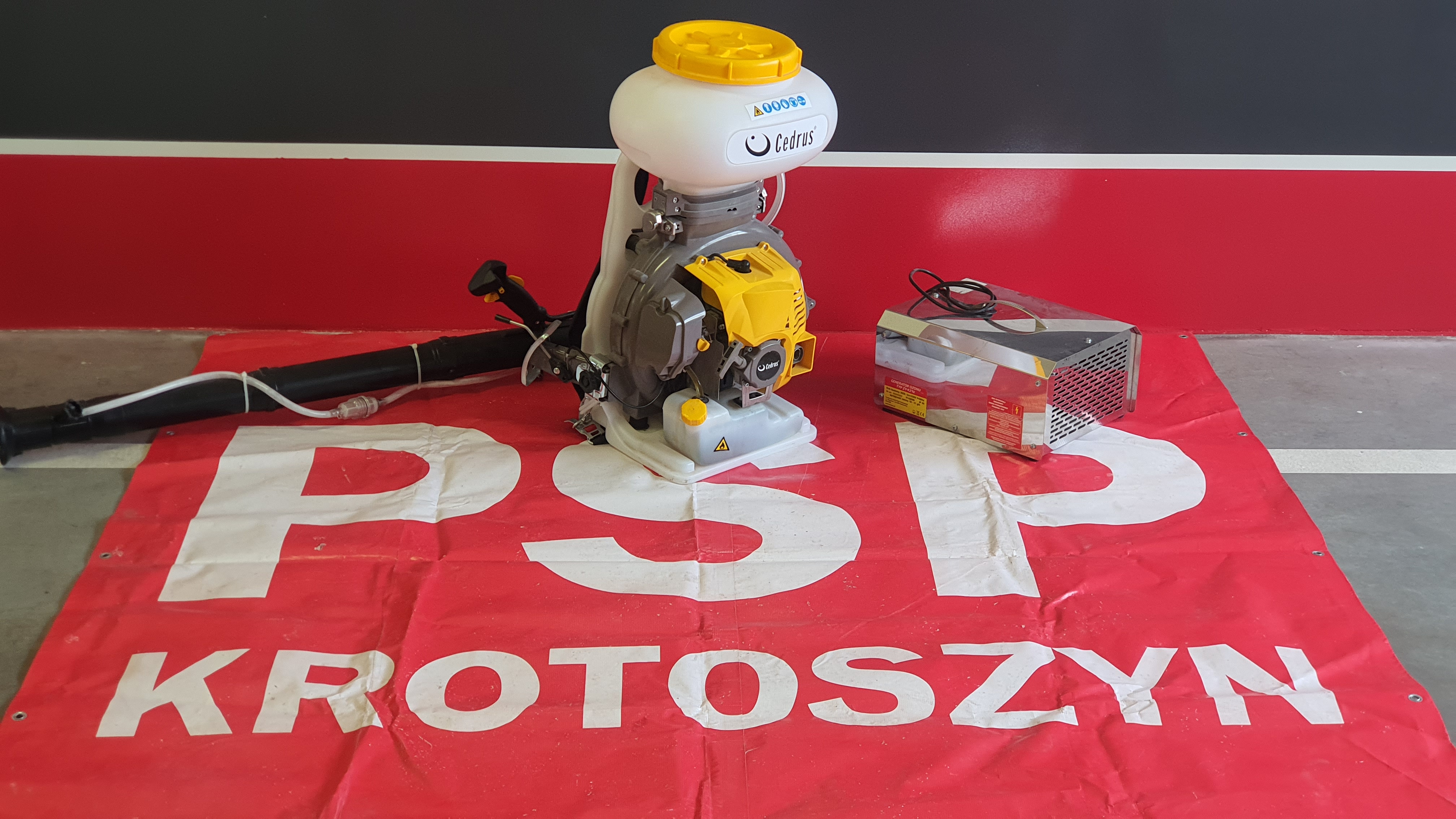 Opryskiwacz oraz ozonator