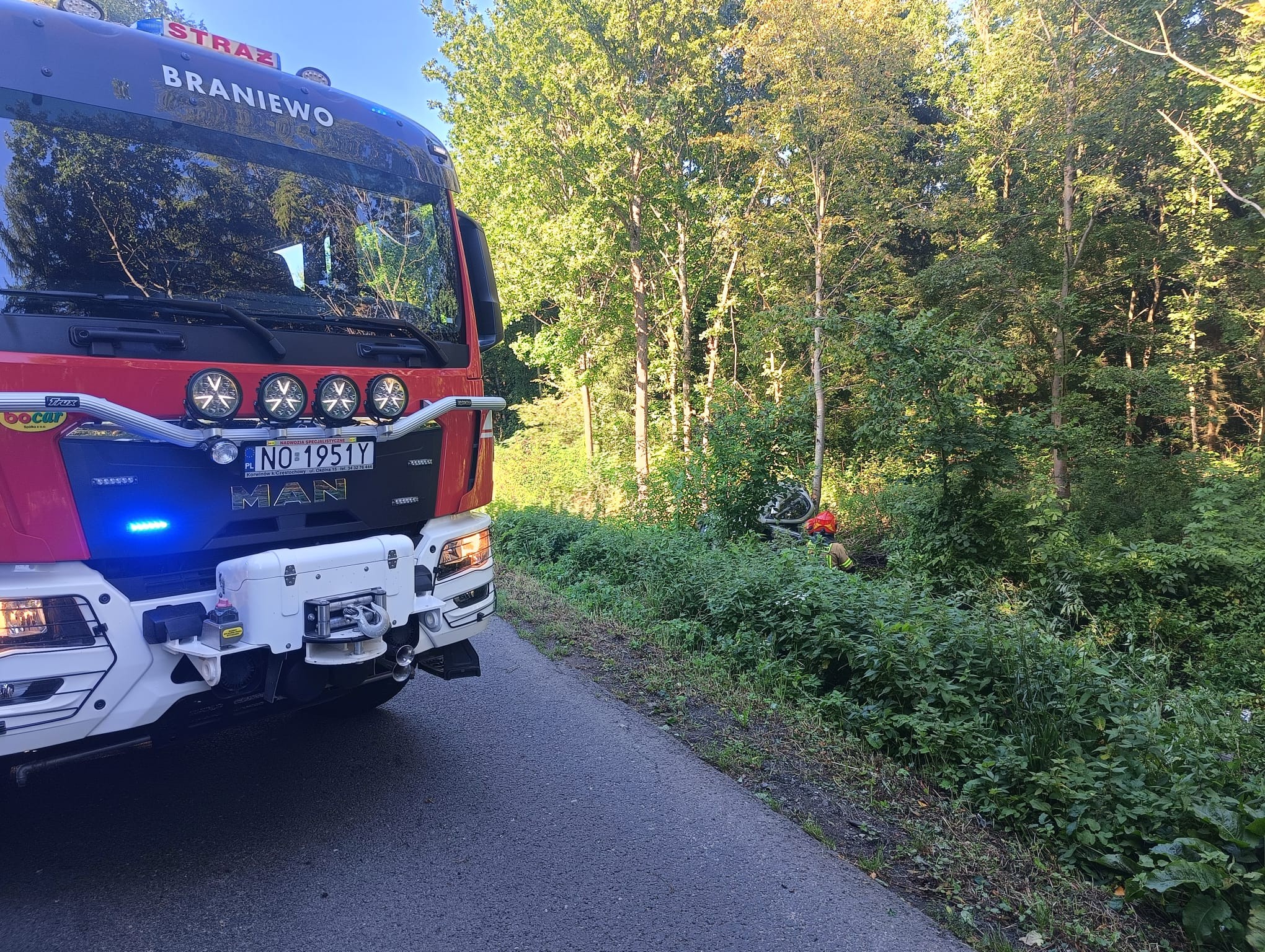 Na trasie Czosnowo - Szalmia dachowała toyota