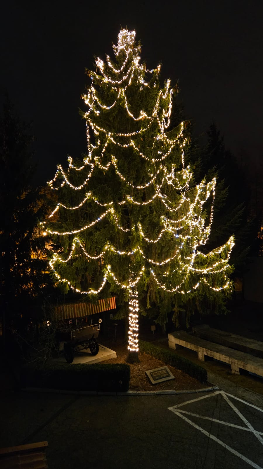 Strażacka choinka już udekorowana