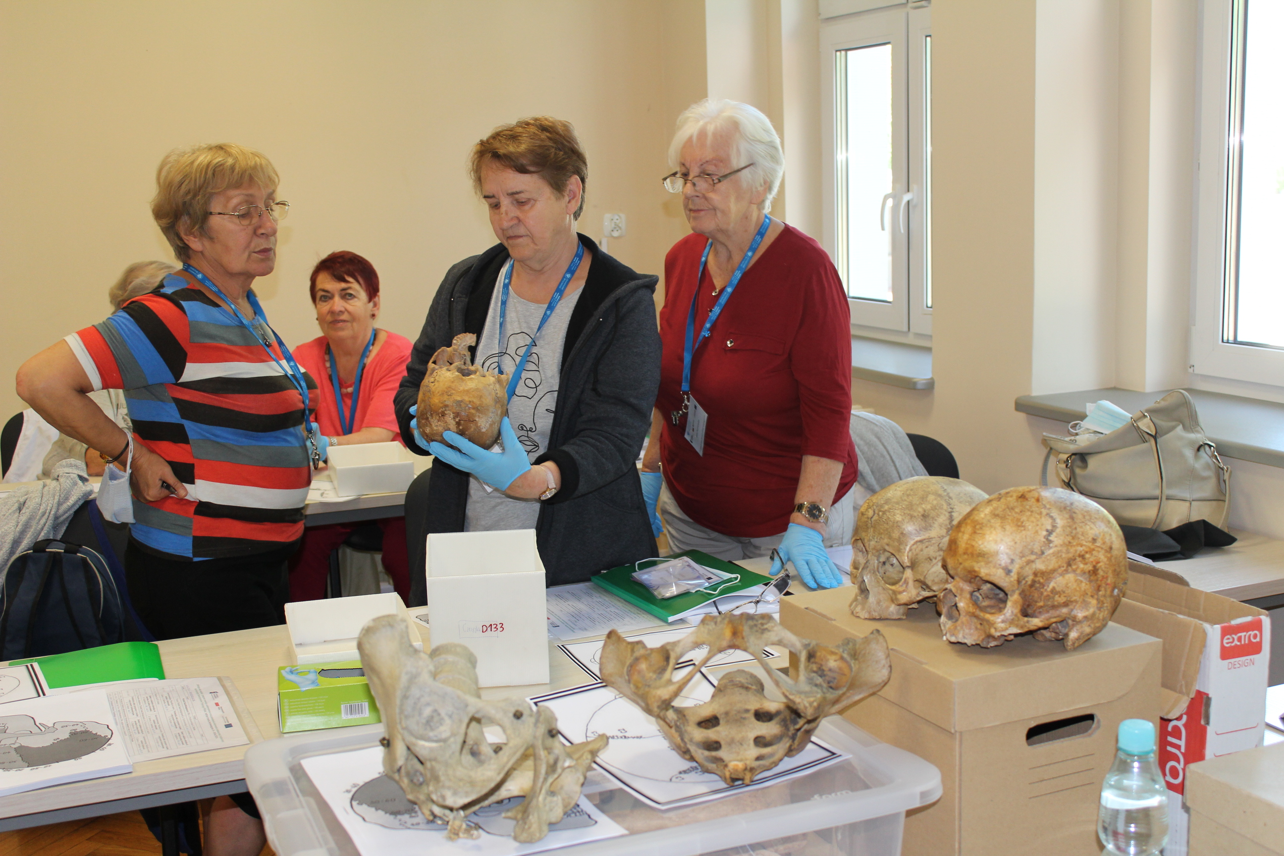 Na co chorował ten człowiek? – zajęcia „Zmiany w szkielecie człowieka od narodzin do późnej dorosłości” prowadzone przez dr Krzysztofem Książkiewiczem Na co chorował ten człowiek? – zajęcia „Zmiany w szkielecie człowieka od narodzin do późnej dorosłości” prowadzone przez dr. Krzysztofa Książkiewicza