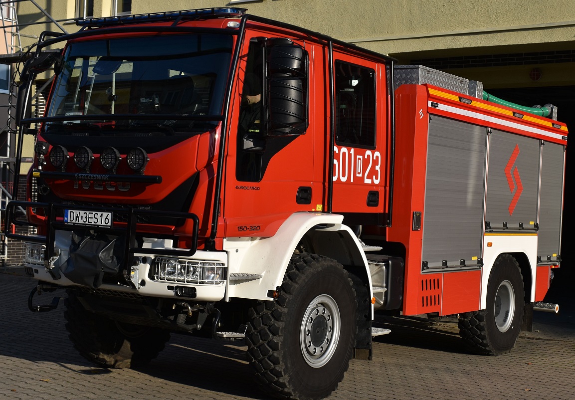 Średni samochód ratowniocz-gaśniczy o numerze operacyjnym 601D23