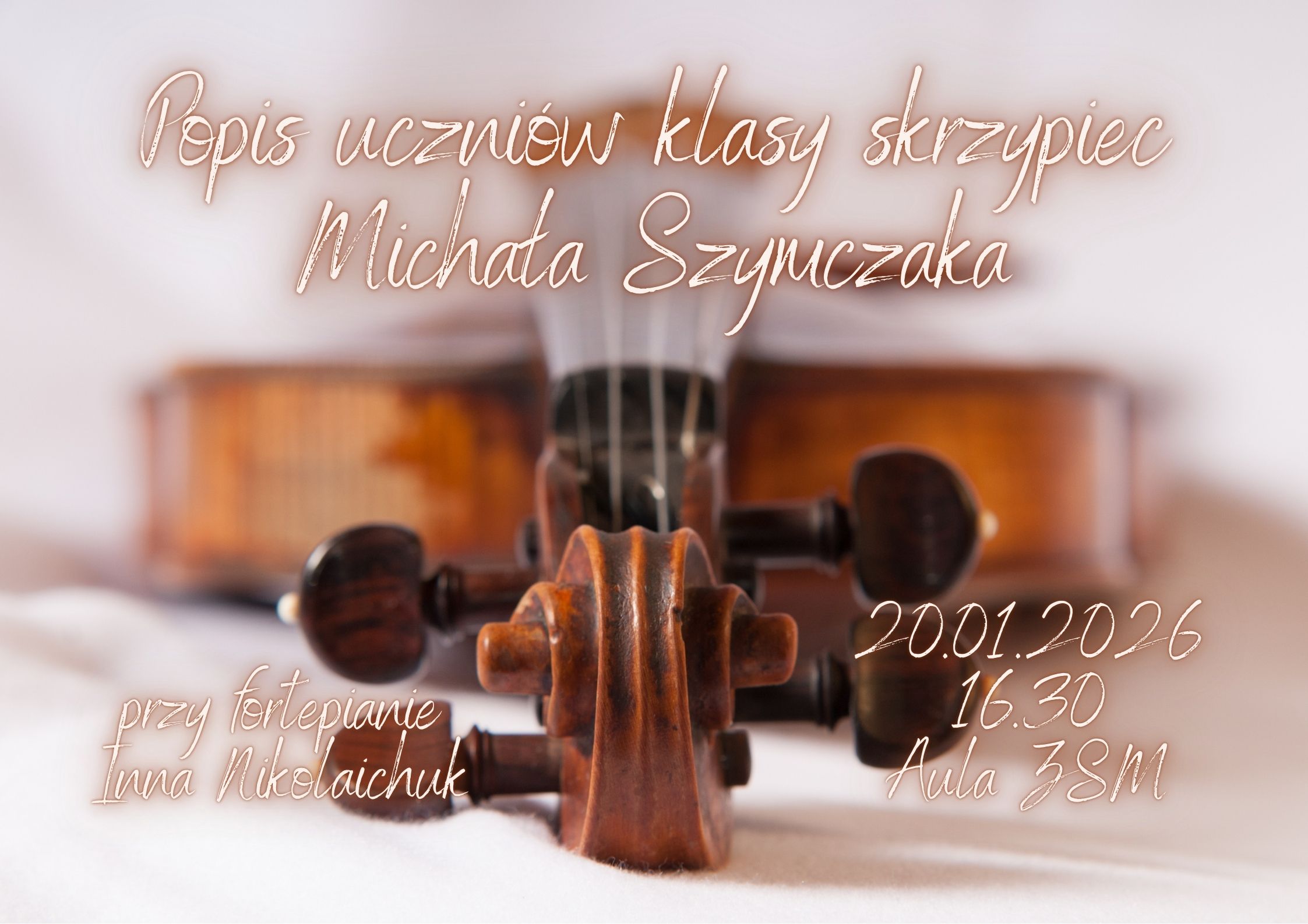 Kremowe tło ze zdjęciem skrzypiec, tekst dotyczący popisu klasy skrzypiec p. Michała Szymczaka, 20.01.2026 r. o godz. 16.30