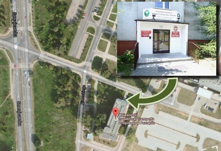 Kolorowa mapa przedstawiająca widok satelitarny budynku. Zielona strzałka oraz zdjęcie wskazuje wejście do budynku.