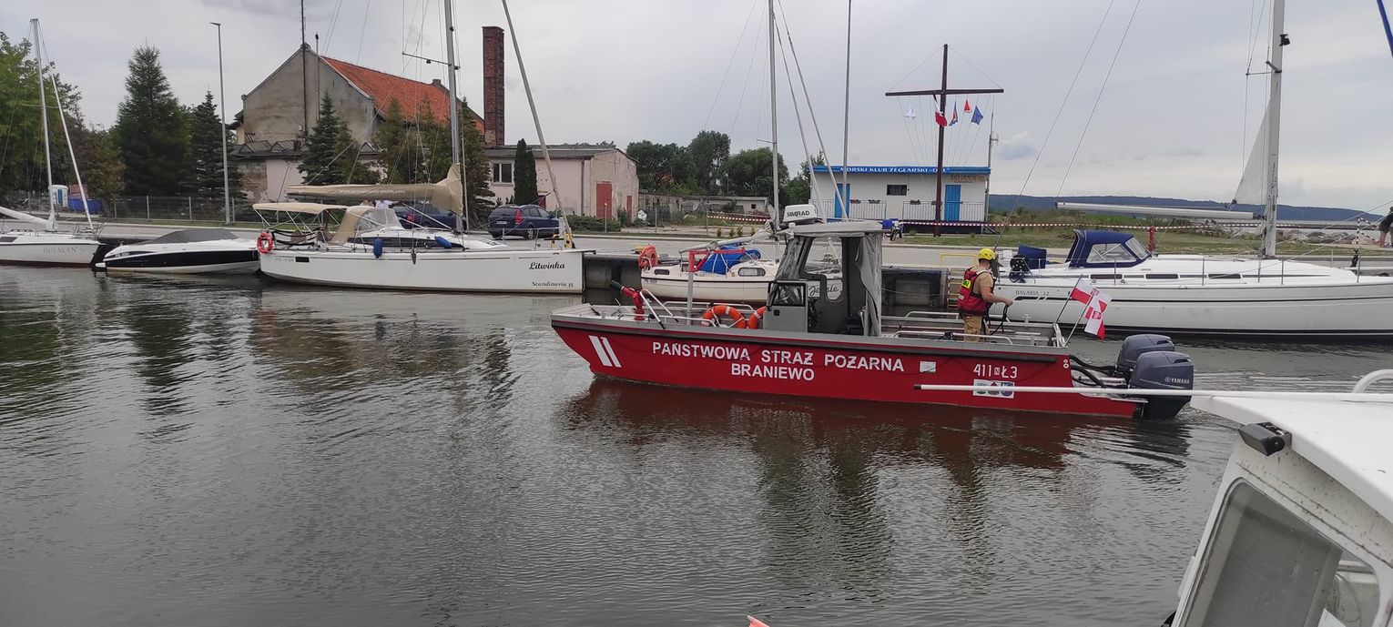 „Bezpieczne Wakacje 2025 - Kręci mnie bezpieczeństwo w lecie” – wodowanie strażackiej łodzi