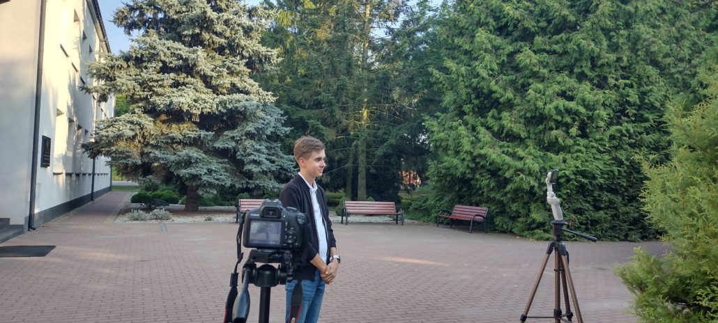 SUKCES WIKTORA GORTATA – UCZNIA ZSCKR W ZDUŃSKIEJ DĄBROWIE W OGÓLNOPOLSKIM KONKURSIE FILMOWYM „ŚWIAT SIĘ KRĘCI WOKÓŁ WSI”