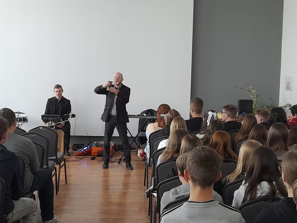 ZAJĘCIA UMUZYKALNIAJĄCE Z DUETEM PERKUSYJNYM „GROOVE MASTERS”