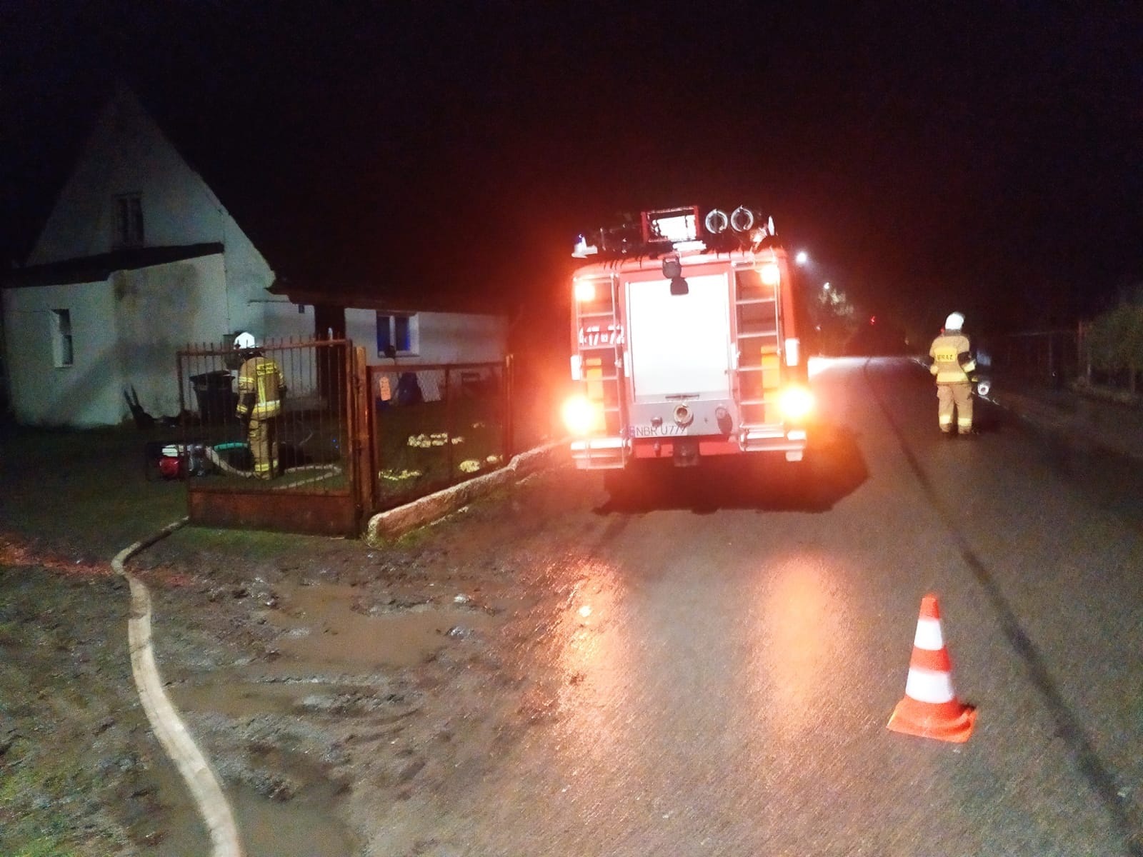 Strażacy mają pełne ręce roboty – intensywne opady deszczu oraz gwałtowne roztopy