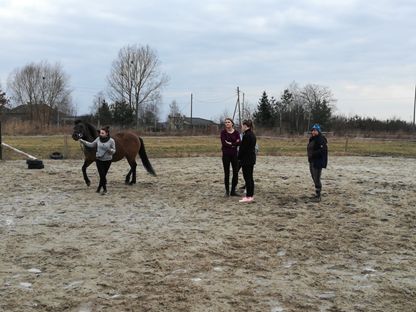 Uczniowie ZSCKR w Zduńskiej Dąbrowie z sukcesem zakończyli udział w kursach specjalistycznych, zajęciach dodatkowych rozwijających umiejętności zawodowe, zajęciach z doradztwa zawodowego i poradnictwa psychologicznego oraz wakacyjnych stażach zawodowych