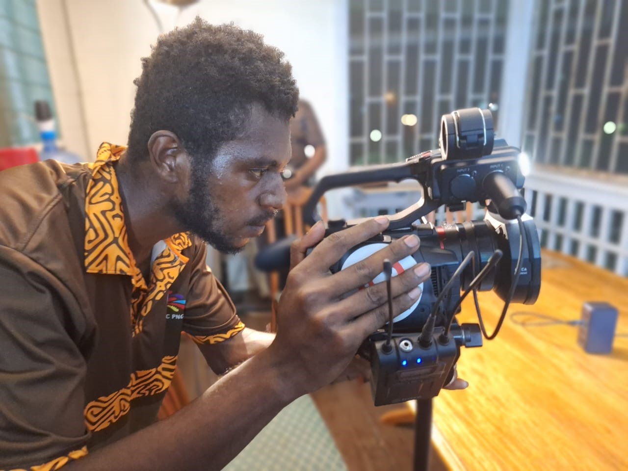 Sprzęt radiowo-telewizyjny do produkcji filmów dokumentalnych i edukacyjnych, Port Moresby