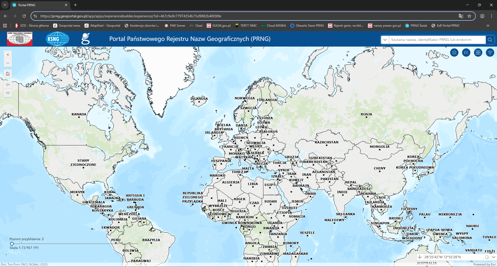 Zrzut ekrany ze strony startowej Portalu Państwowego Rejestru Nazw Geograficznych przedstawiającej mapę świata z granicami oraz polskimi nazwami państw.