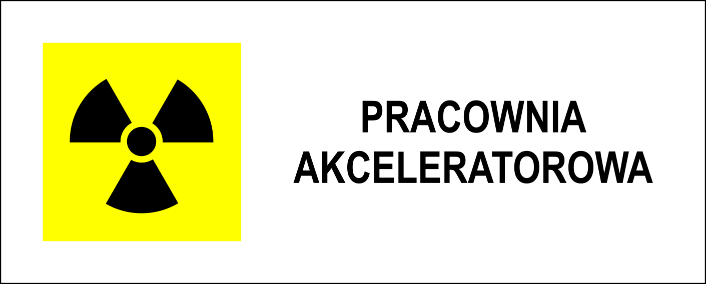 Ilustracja przedstawia wzór tablicy informacyjnej dla Pracowni akceleratorowej. Na tablicy z lewej symbol promieniowania (tzw. koniczynka) w kolorze czarnym na żółtym tle. Z prawej strony napis "Pracownia akceleratorowa".