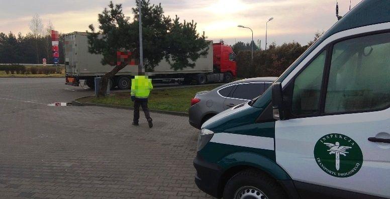 Kierowca ciężarówki zatrzymanej przez patrol kujawskiej ITD rejestrował odpoczynek zamiast jazdy. 