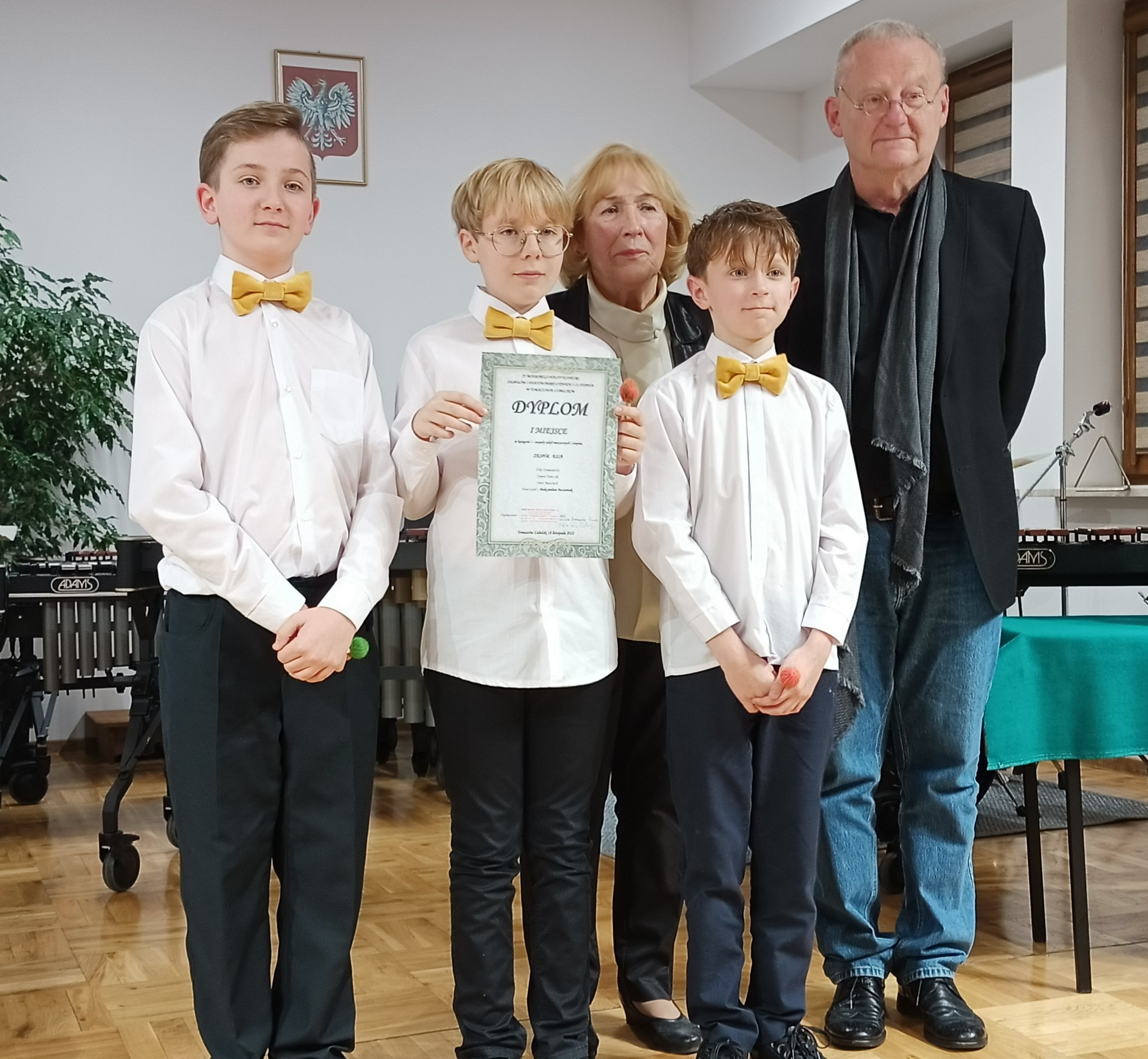 Na zdjęciu zespół Essa oraz Jurorzy Konkursu prof. Urszula Bereźnicka-Pniak z Akademii Muzycznej w Łódzi oraz dr Stanisław Welanyk