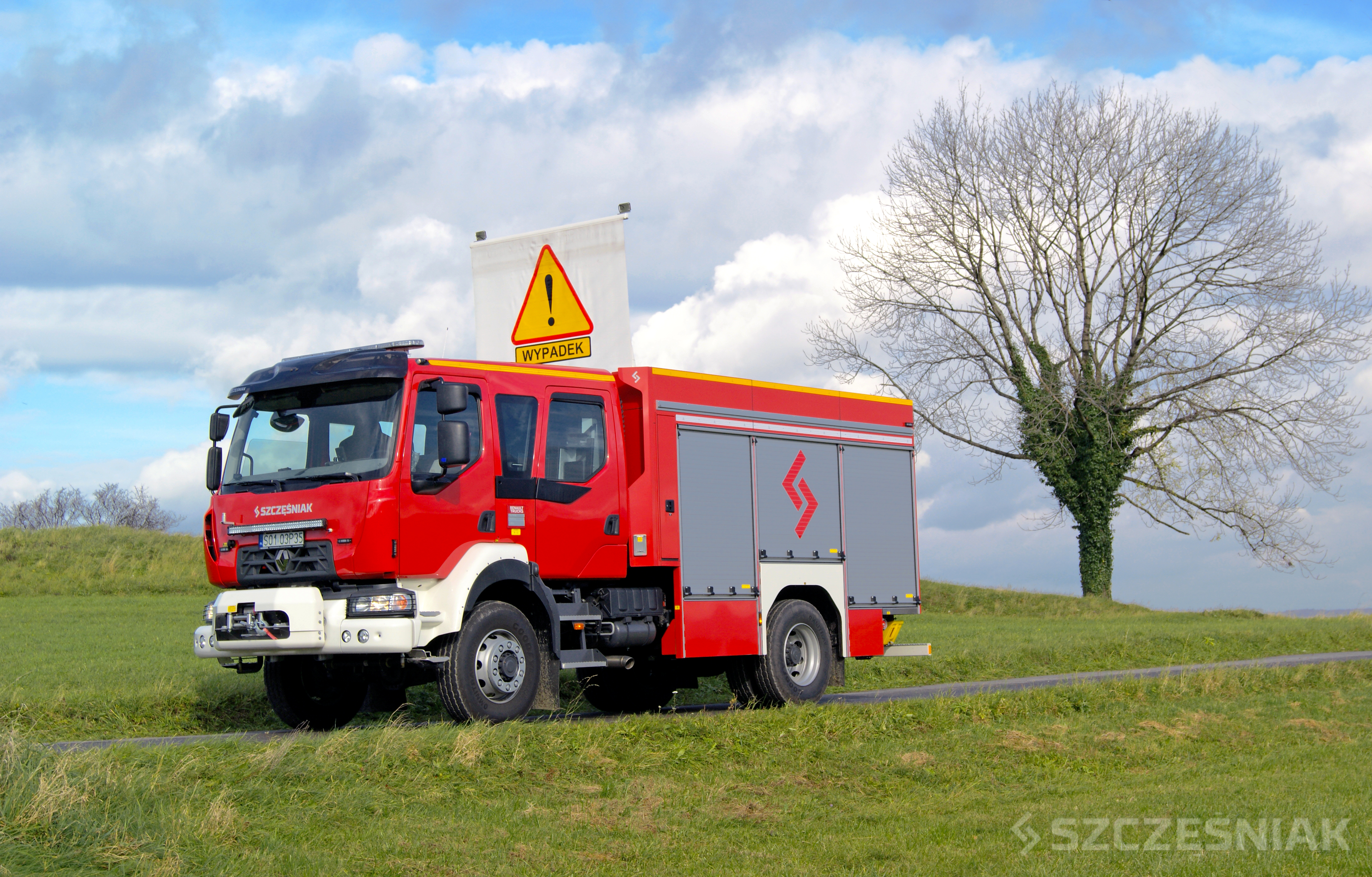 Prototyp średniego samochodu ratowniczo-gaśniczego na podwoziu Renault D16 4x4