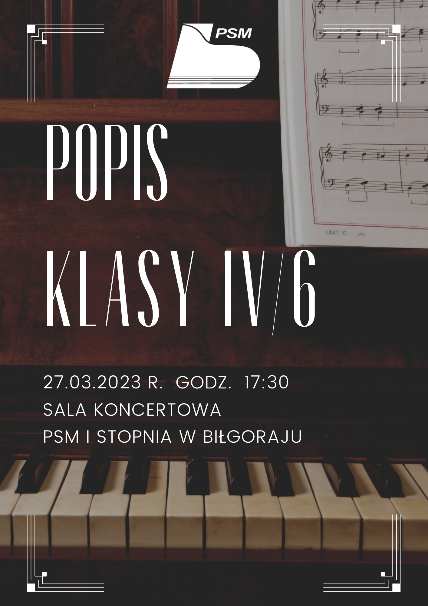 Plakat informuje o popisie uczniów klasy IV cyklu sześcioletniego, który odbędzie się w PSM I stopnia w Biłgoraju w Sali Koncertowej - 27.03.2023 r. o godz. 17:30. Tło plakatu to fragment pianina. Napisy w kolorze białym.