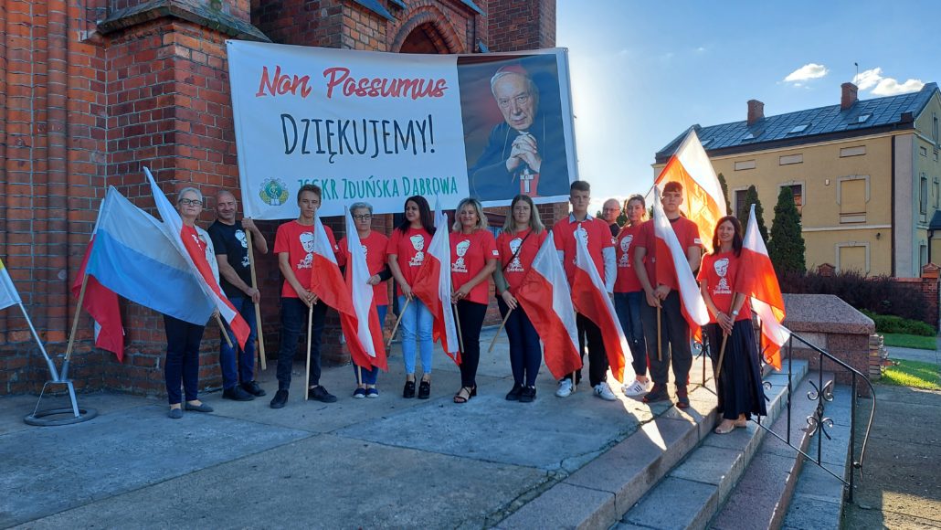 Przedstawiciele ZSCKR w Zduńskiej Dąbrowie uczestniczyli w peregrynacji relikwii błogosławionego kardynała Stefana Wyszyńskiego