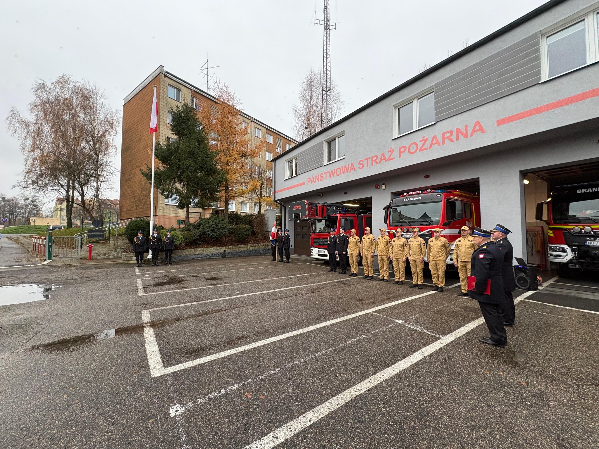Uroczysta zmiana służby z okazji Święta Niepodległości
