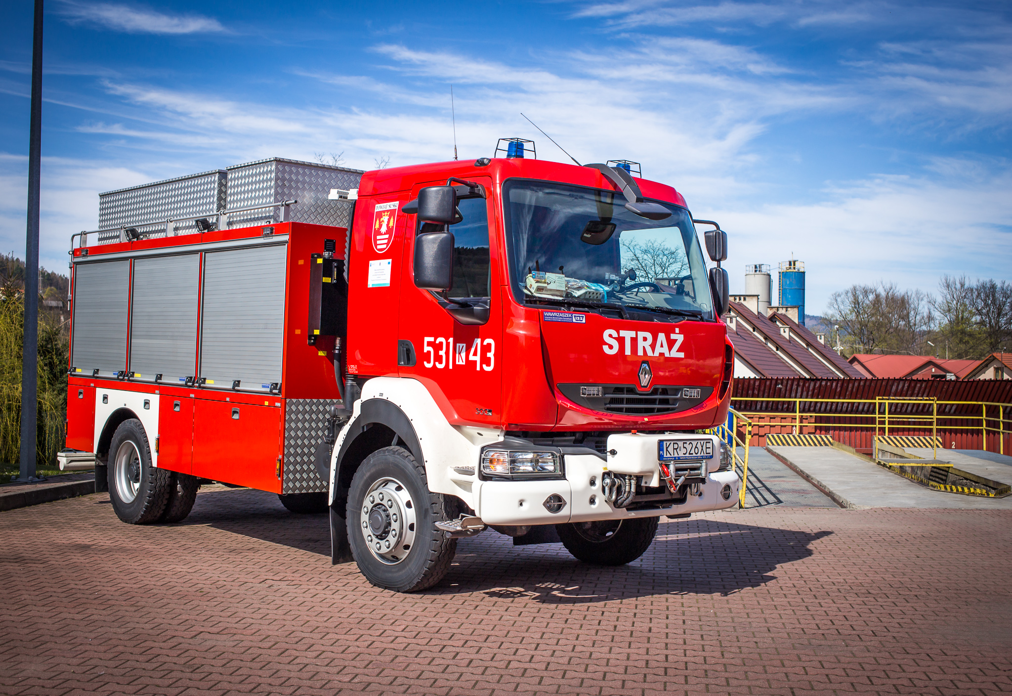 Zdjęcie przedstawia średni samochód ratownictwa technicznego gaśniczy na podwoziu Renault