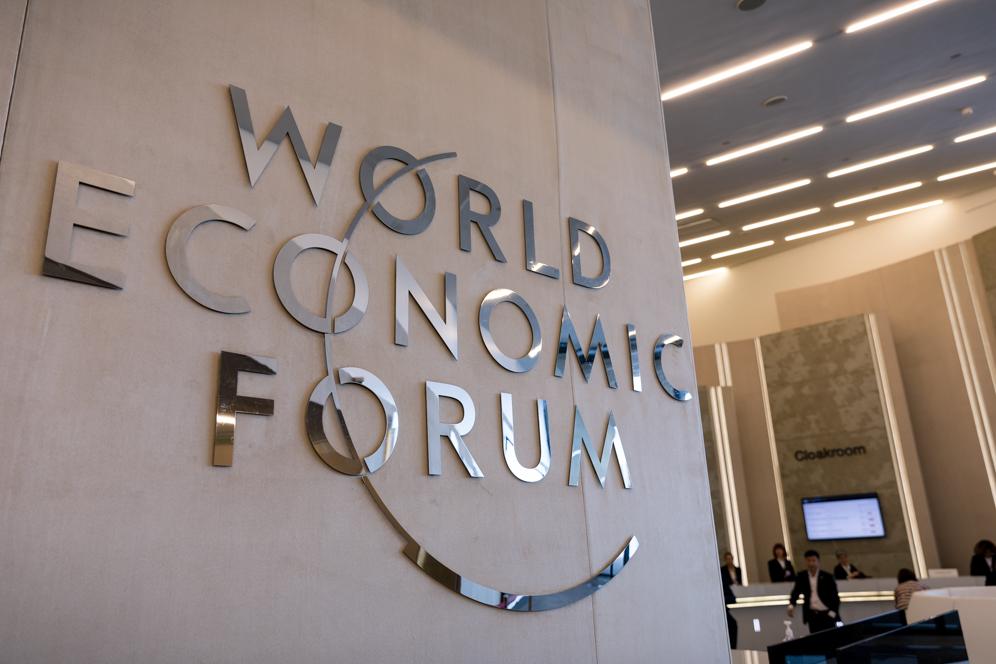 Logo Światowego Forum Ekonomicznego w Davos.