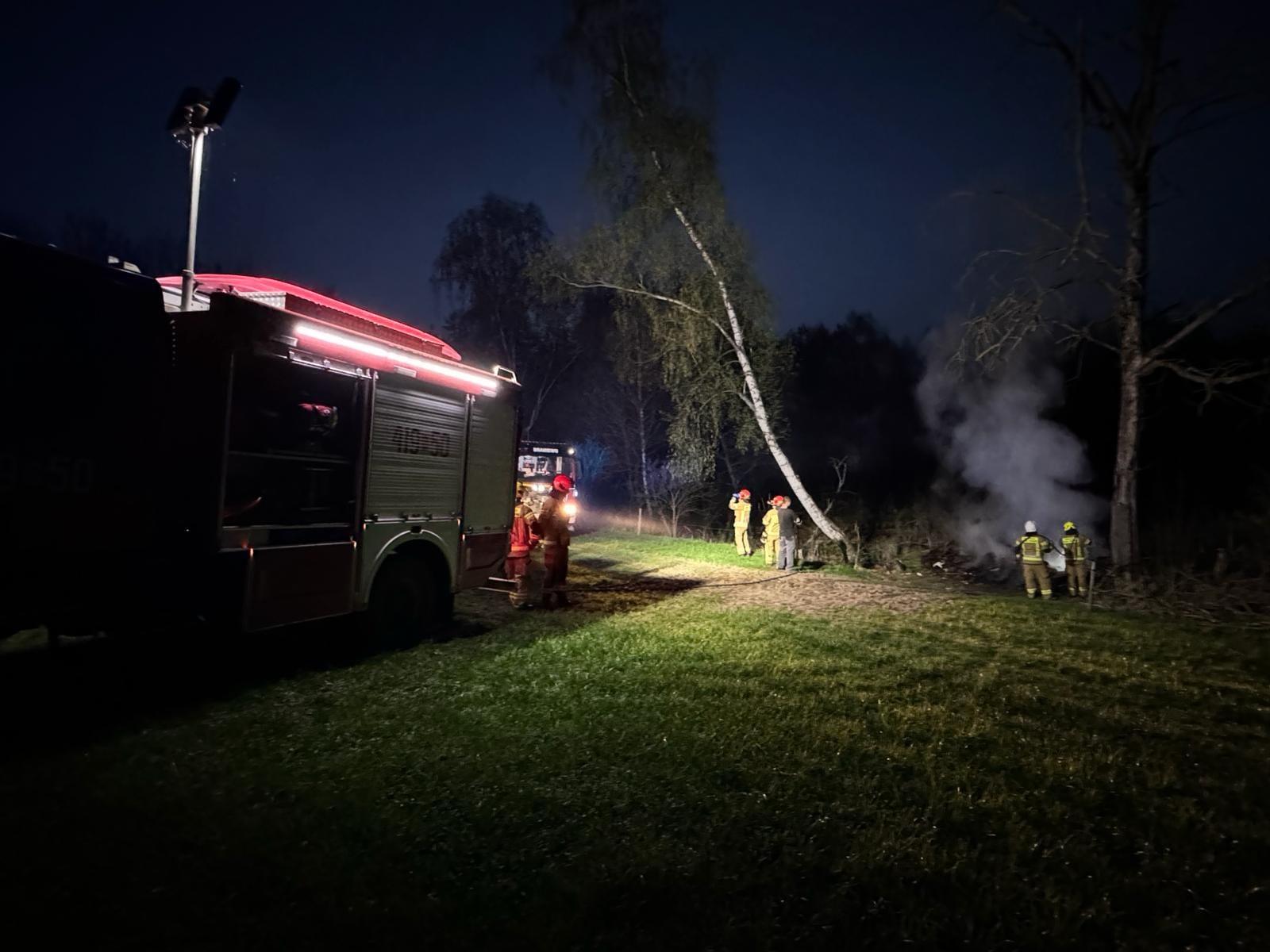 Pożar nagromadzonych gałęzi oraz śmieci – Bornity gm. Pieniężno
