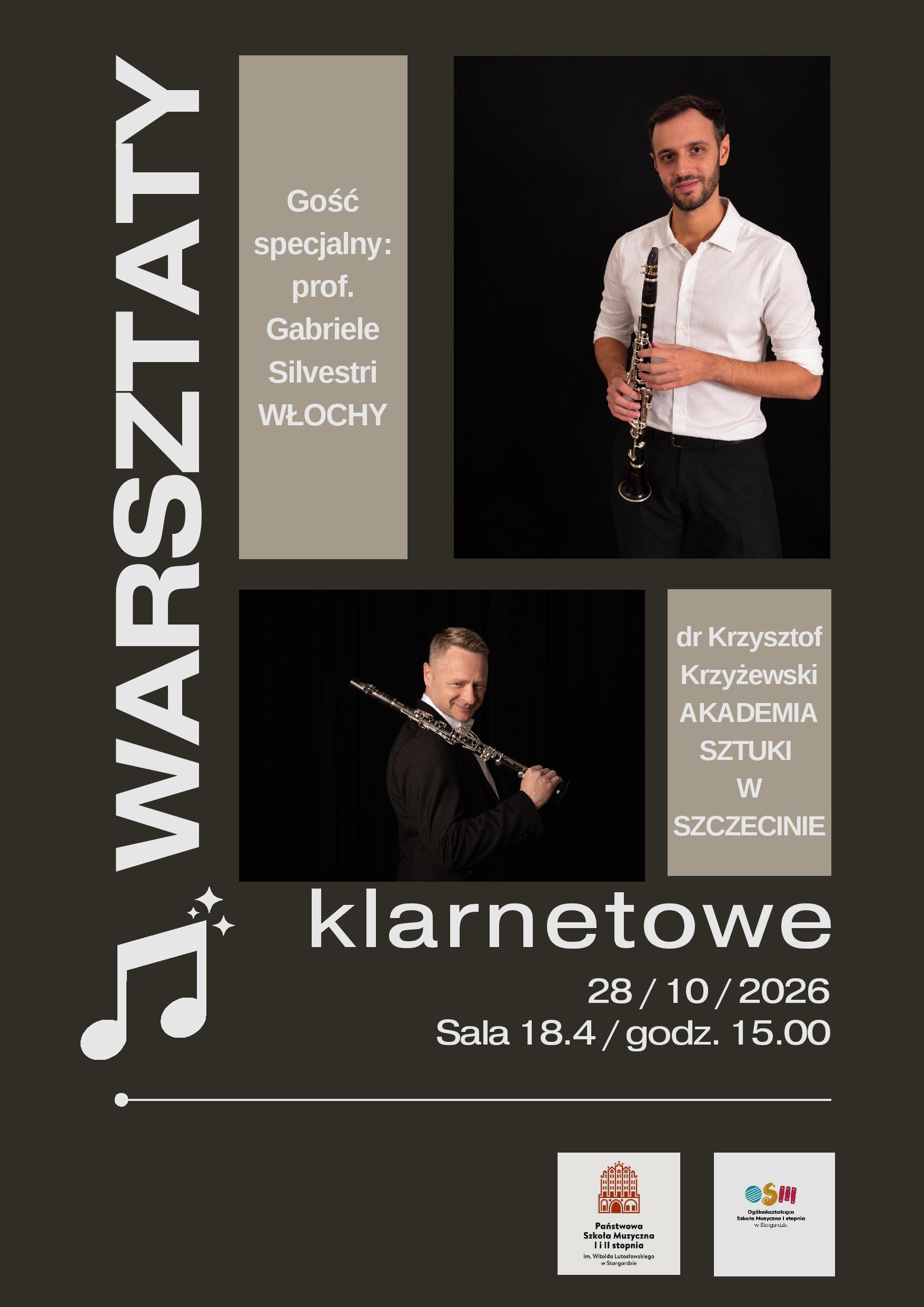 Plakat Warsztatów klarnetowych, które odbędą się 28 października 2026 roku o godz. 15.00 w sali 18.4. Na ciemnym, grafitowym tle umieszczono jasne napisy oraz fotografie dwóch muzyków trzymających klarnety. W górnej części znajduje się zdjęcie gościa specjalnego, prof. Gabriele Silvestriego z Włoch, ubranego w białą koszulę i czarne spodnie. Poniżej zamieszczono fotografię dr. Krzysztofa Krzyżewskiego z Akademii Sztuki w Szczecinie, ubranego w czarny strój i trzymającego klarnet na ramieniu., trzymającego klarnet na ramieniu. Po lewej stronie znajduje się pionowy napis „Warsztaty” oraz grafika nuty. W dolnej części plakatu umieszczono logotypy Państwowej Szkoły Muzycznej I i II stopnia im. Witolda Lutosławskiego w Stargardzie oraz Ogólnokształcącej Szkoły Muzycznej I stopnia w Stargardzie.