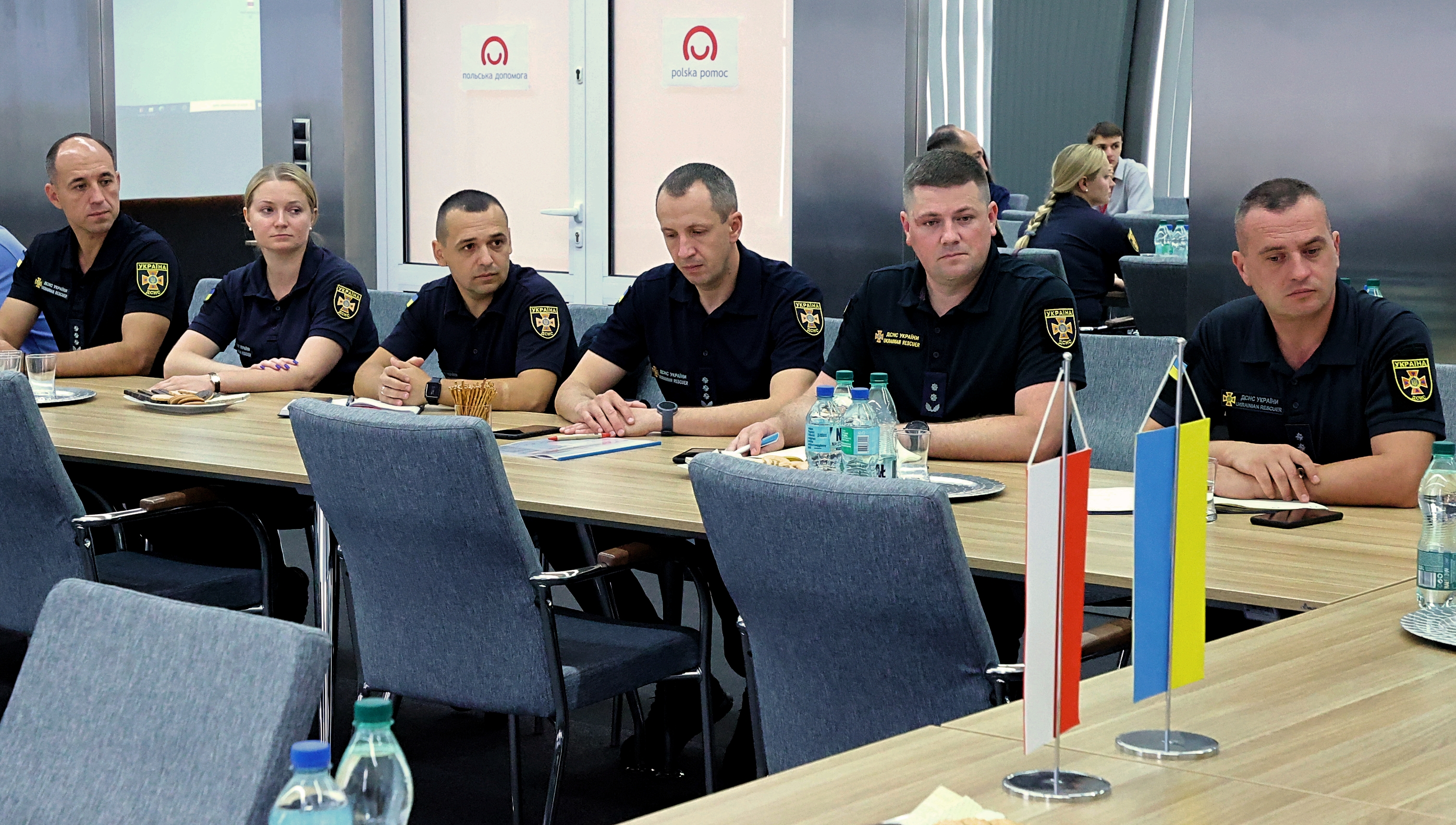 Sala konferencyjna w KG PSP za stołami siedzą: przedstawiciele ukraińskiej delegacji.