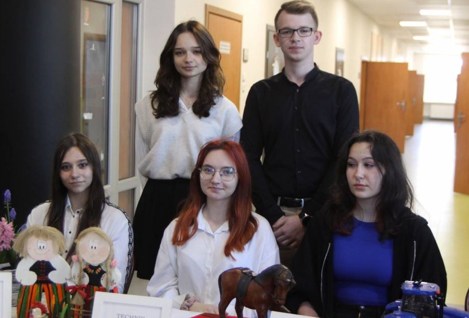 DZIEŃ OTWARTYCH DRZWI SZKOŁY W ZDUŃSKIEJ DĄBROWIE