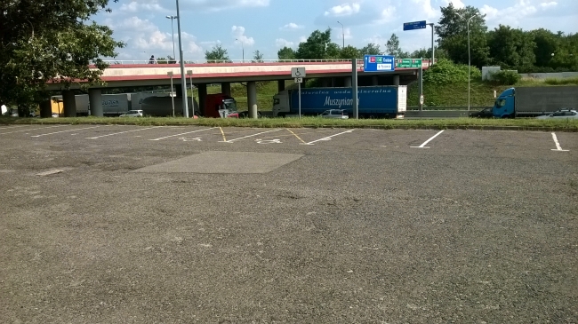 Parking z dwoma miejscami dla niepełnosprawnych, punkt na mapie nr 4