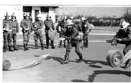 rok 1989 ; równocześnie z budową cały czas trwa w Śremie szkolenie dla młodych adeptów pożarnictwa