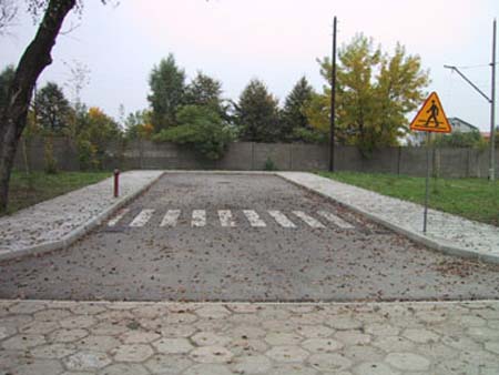 Stanowisko ratownictwa chemicznogo i ekologicznego - droga asfaltowa z przejściem dla pieszych