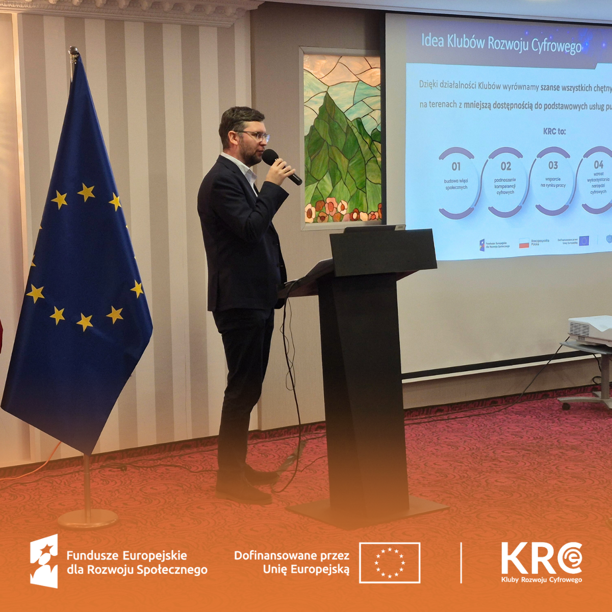 Dyrektor Biura Projektów Rozwoju Cyfrowego 1 Daniel Duda podczas przemowy na konferencji