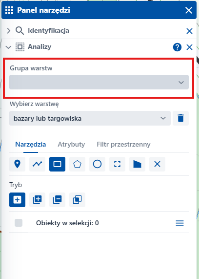 Rysunek przedstawia lokalizację opcji grupowania warstw