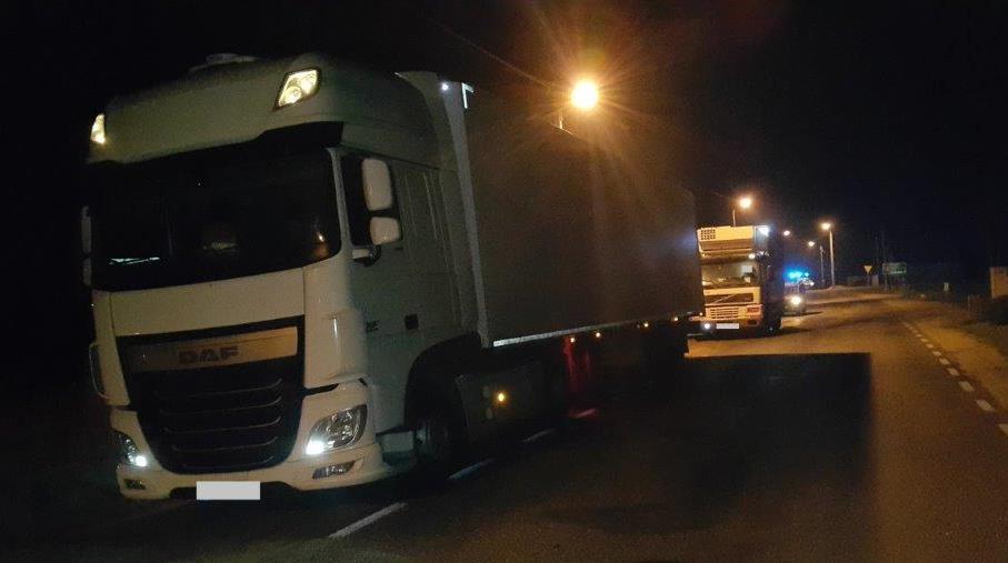 Kilka przypadków fałszowania czasu pracy kierowców ujawnili dolnośląscy inspektorzy ITD podczas nocnych kontroli ciężarówek na drogach powiatu legnickiego. 