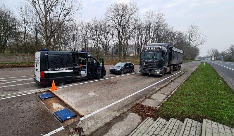 Ciężarówka skierowana na wagę ITD.