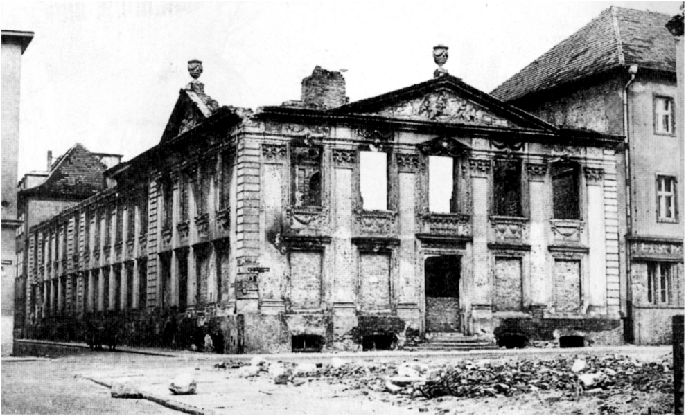 Grafika przedstawia zniszczenia wojenne Pałacu Velthusena