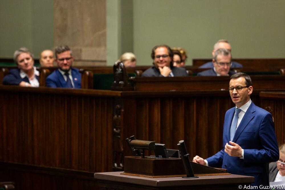Premier Mateusz Morawiecki przemawia w Sejmie.