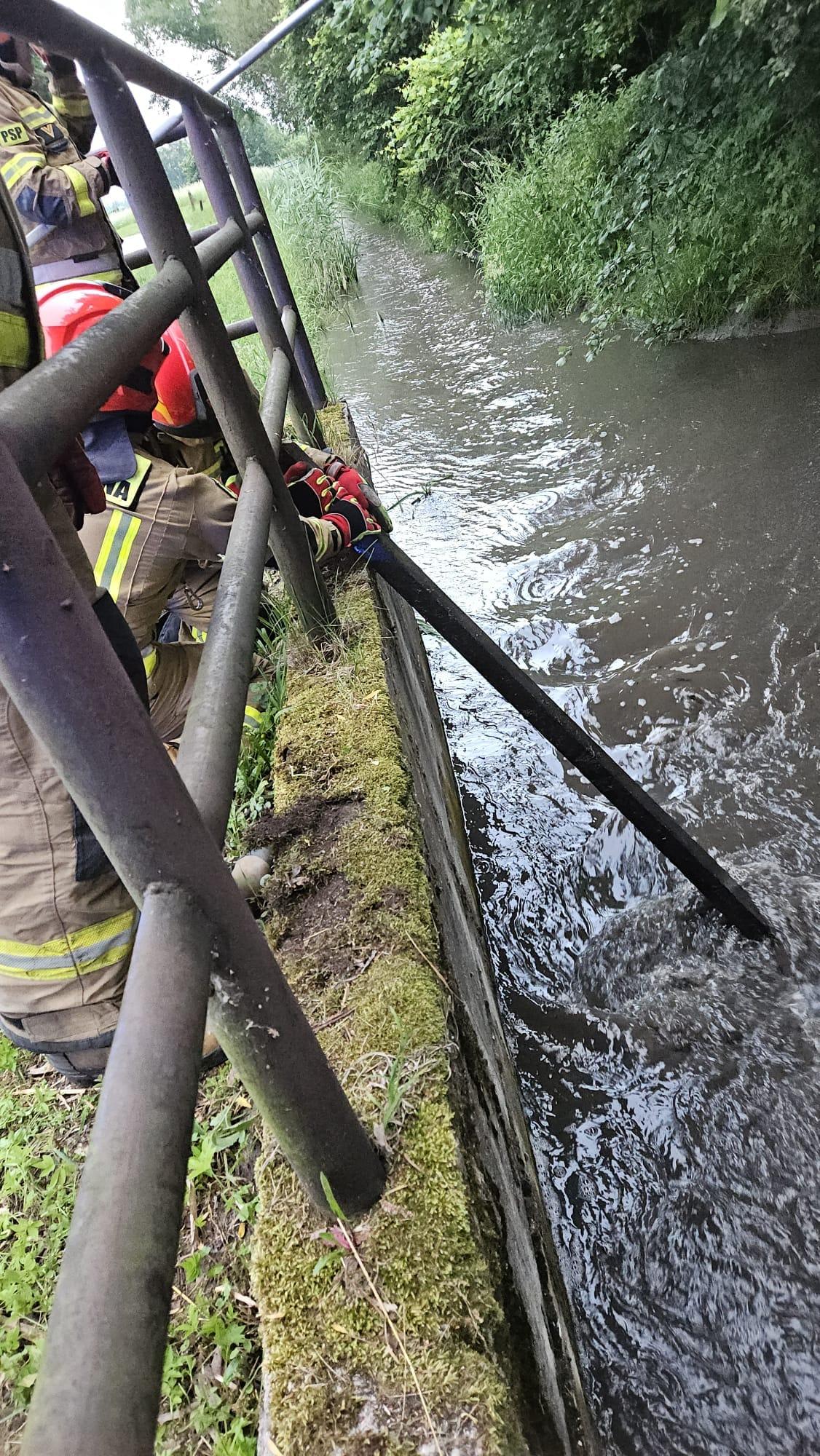 Gwałtowne burze i intensywne opady - niezbędne działania strażaków PSP