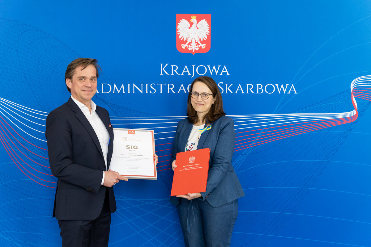 Wiceminister Magdalena Rzeczkowska z przedstawicielem SIG.