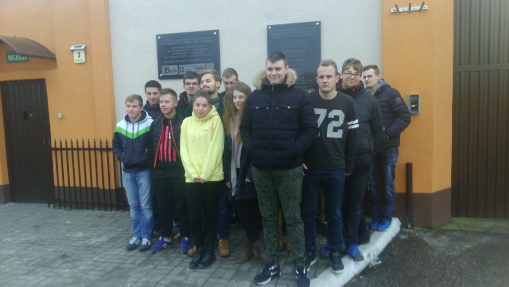 MATURZYŚCI Z WIZYTĄ W ZAKŁADZIE KARNYM W ŁOWICZU