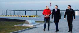 Premier Mateusz Morawiecki zwiedza teren bazy LPR.