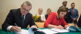 podpisanie umowy przez Ministra Glińskiego i Dyrektor Bosek