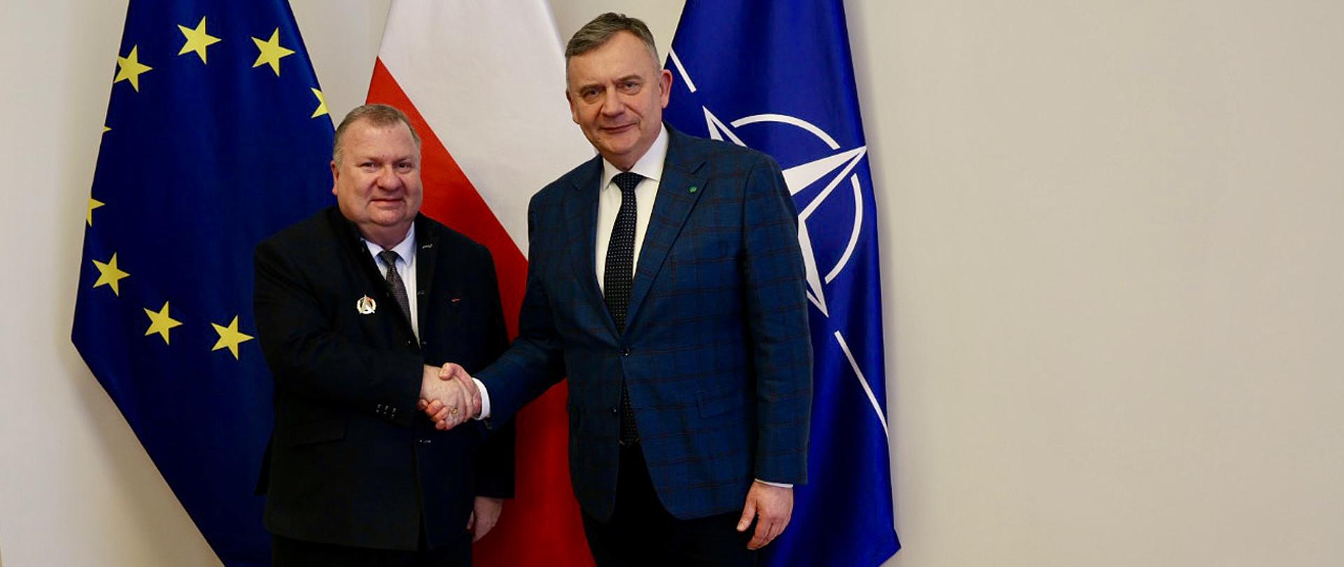 18 marca 2025 r. w Ministerstwie Obrony Narodowej odbyło się spotkanie Sekretarza Stanu Pawła Bejdy z Dyrektorem Generalnym Francuskiej Agencji Uzbrojenia (DGA), panem Emmanuelem Chiva. Rozmowy dotyczyły możliwości zacieśnienia współpracy przemysłowej i wojskowej pomiędzy Polską i Francją, ze szczególnym uwzględnieniem projektów o strategicznym znaczeniu dla Sił Zbrojnych RP.