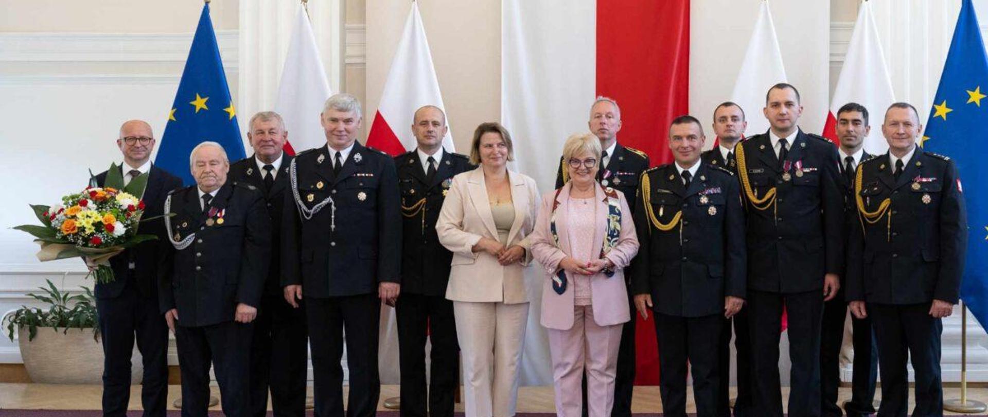 Uczestnicy uroczystości strażackich