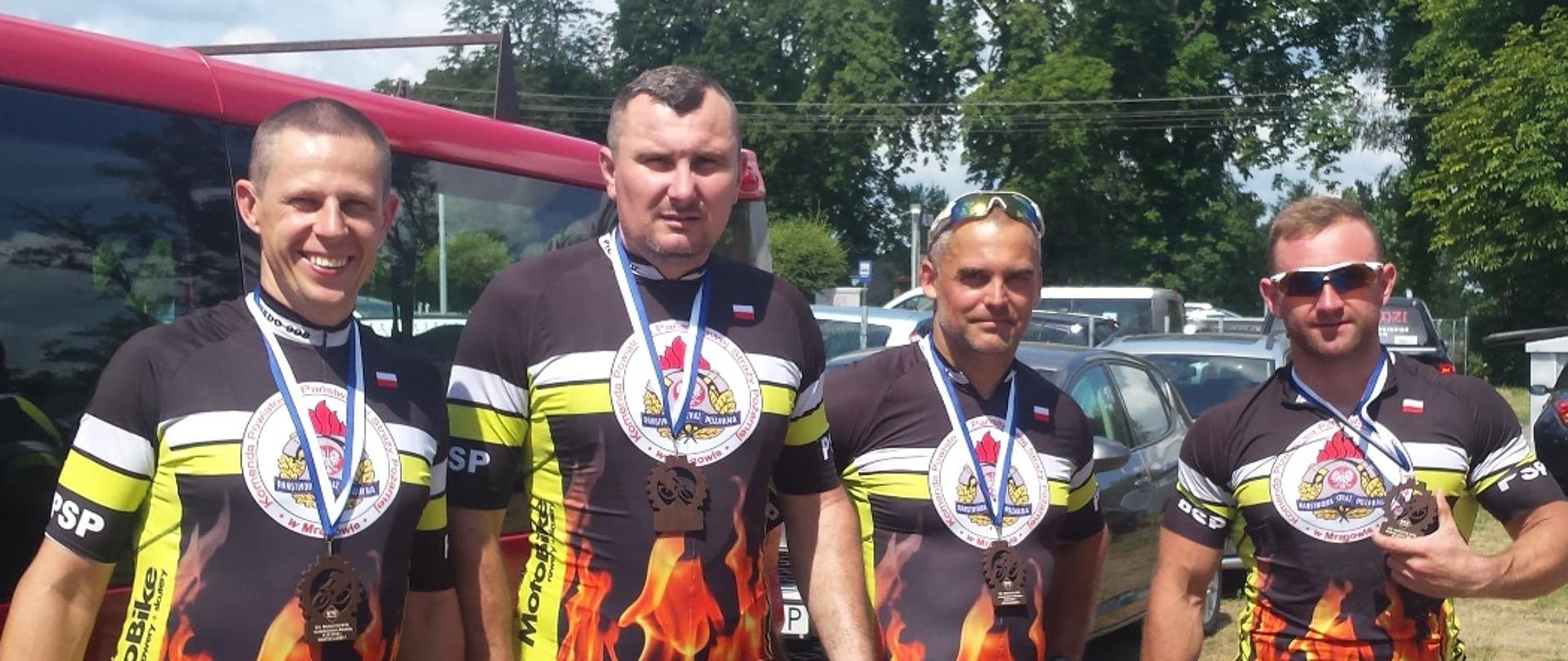 Reprezentacja KP PSP w Mrągowie
Od lewej Radosław Kusiek, Piotr Kaczyński, Piotr Szymański, Wojciech Damięcki