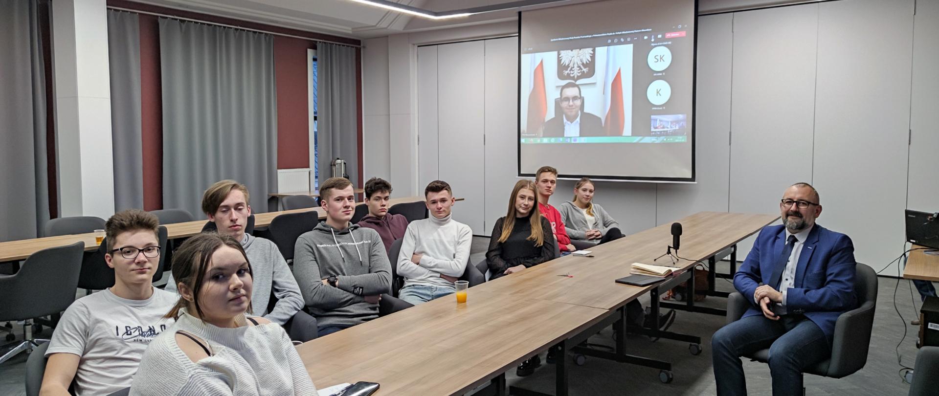 Spotkanie min. Piotra Mazurka z Młodzieżową Radą Powiatu Przasnyskiego