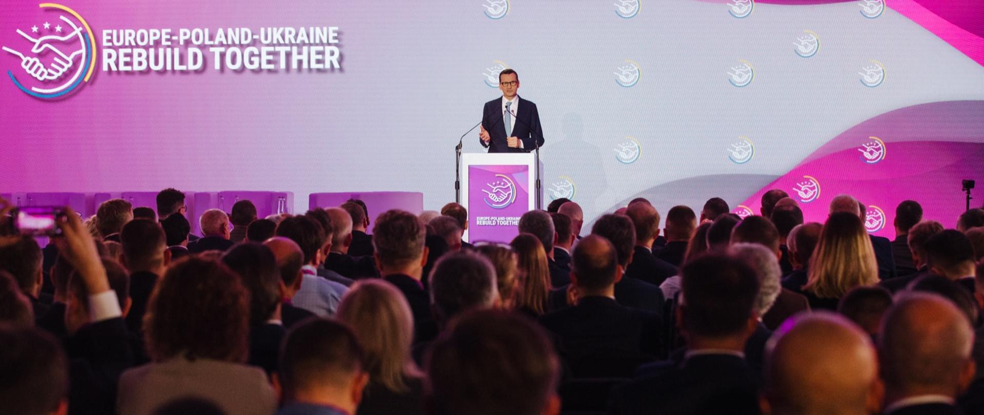 Premier Mateusz Morawiecki podczas wystąpienia na konferencji.