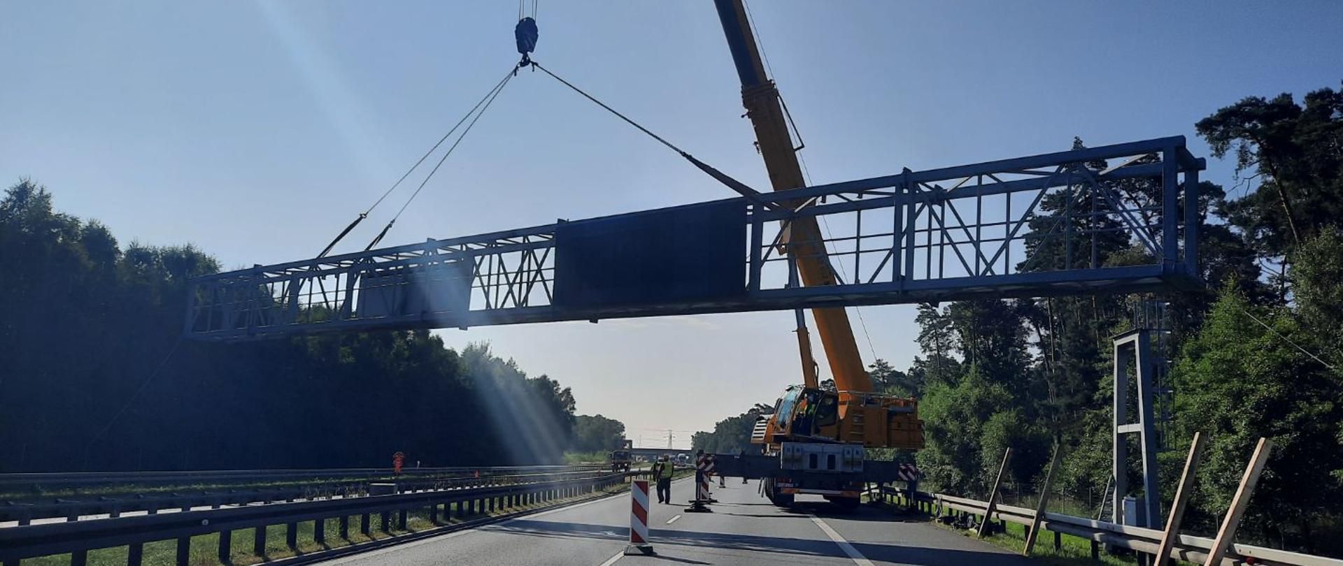 Na zdjęciu widać prace związane z realizacją Krajowego Systemu Zarządzania Ruchem Drogowym 