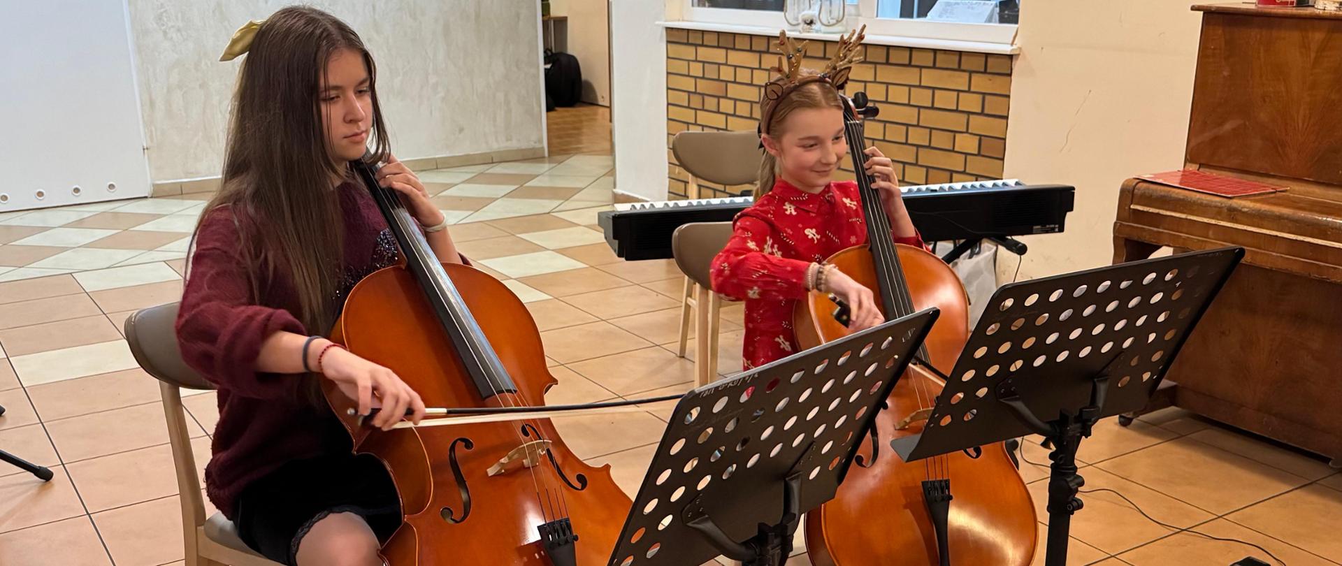 Uczniowie występują w Domu Pomocy Społecznej w Nowych Bielicach