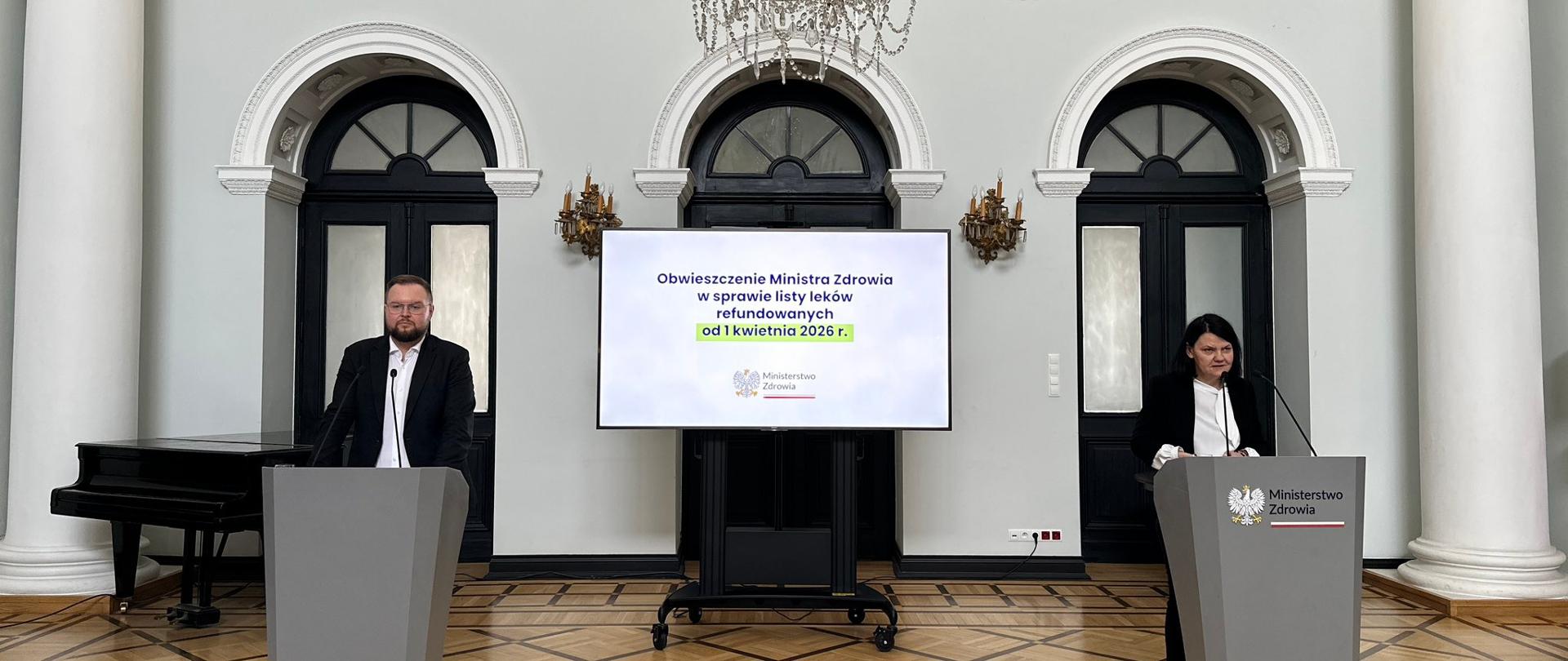 Na zdj. minister Katarzyna Kacperczyk i dyrektor Mateusz Oczkowski.