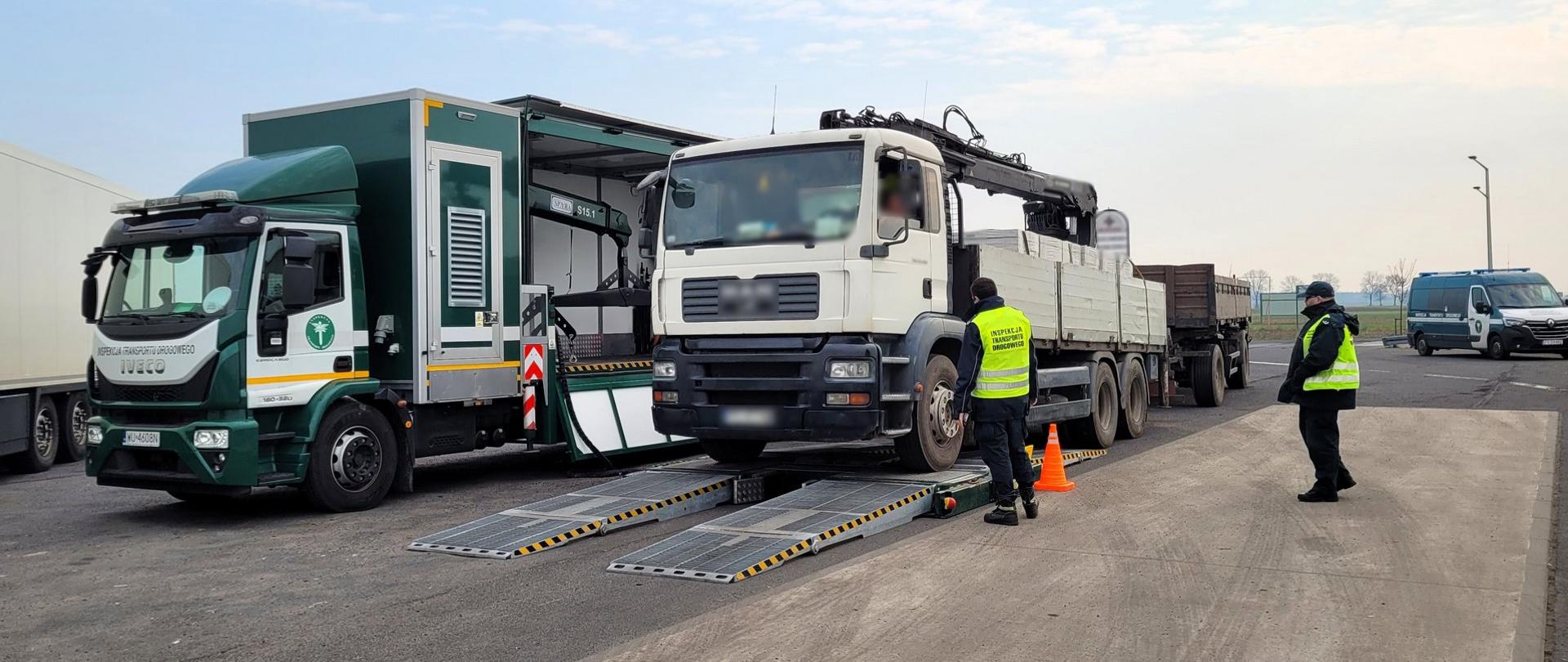 Przyczepa ciężarowa skontrolowanego pojazdu w ogóle nie miała hamulców